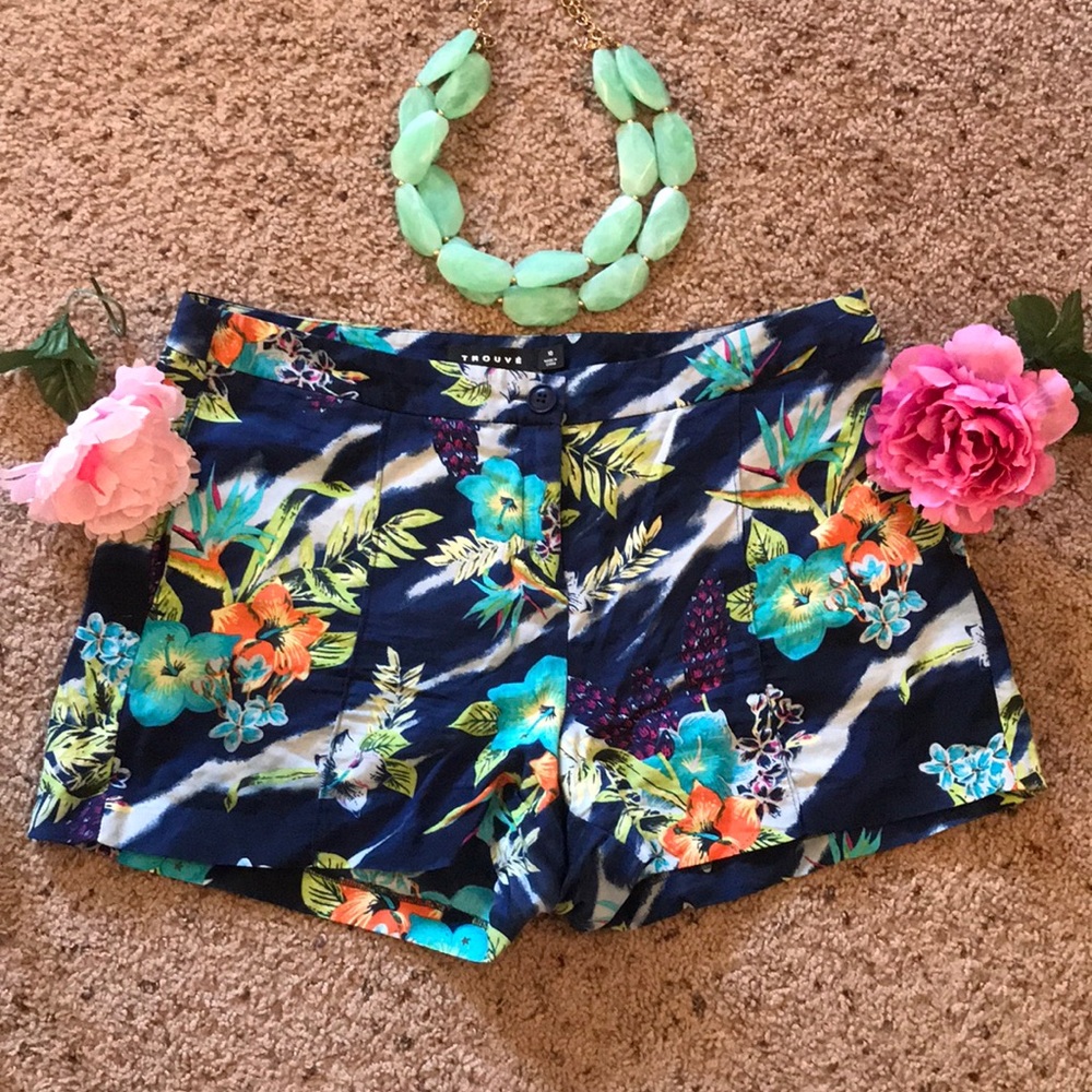 Trouve Floral Shorts